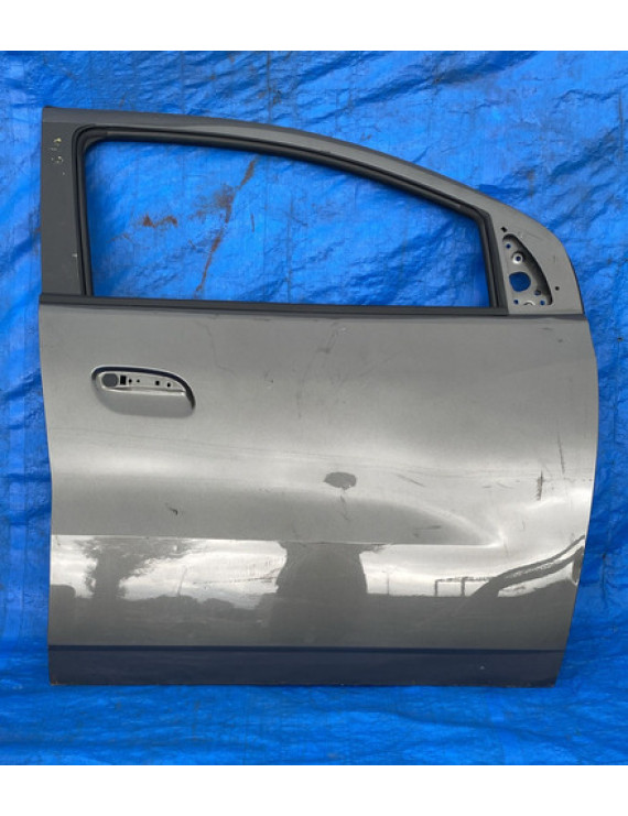 Porta Dianteira Direita Spin 2013 A 2020 / Detalhe