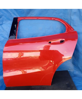 Porta Traseira Esq Mercedes Gla200 2014 2015 2016 2017 2018 Vermelho