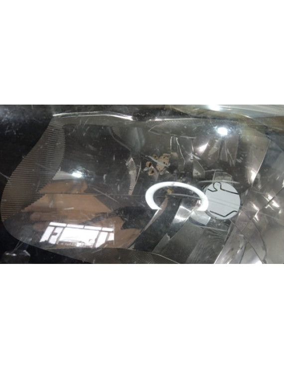 Farol Esquerdo Fiat Siena Palio Strada 2008 - 2015 Detalhe