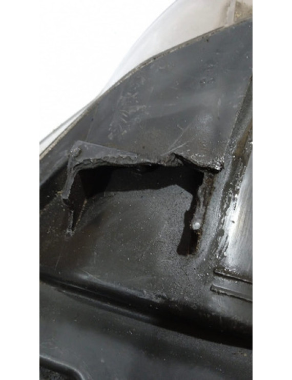 Farol Direito Passat 2006 2007 2008 2009 / Avaria