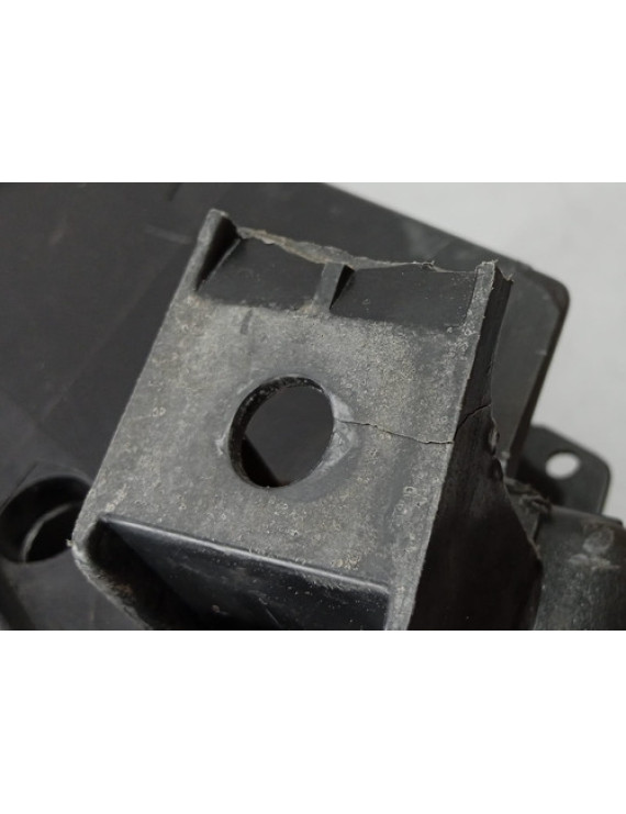 Farol Direito Pajero Full 2007 - 2015 / Avaria
