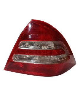 Lanterna Direita Mercedes C320 2001 - 2005 Detalhe Direito/passageiro Vermelho Lanterna Direita Mercedes C320 2001 - 2005 Detalhe Direito/passageiro Vermelho