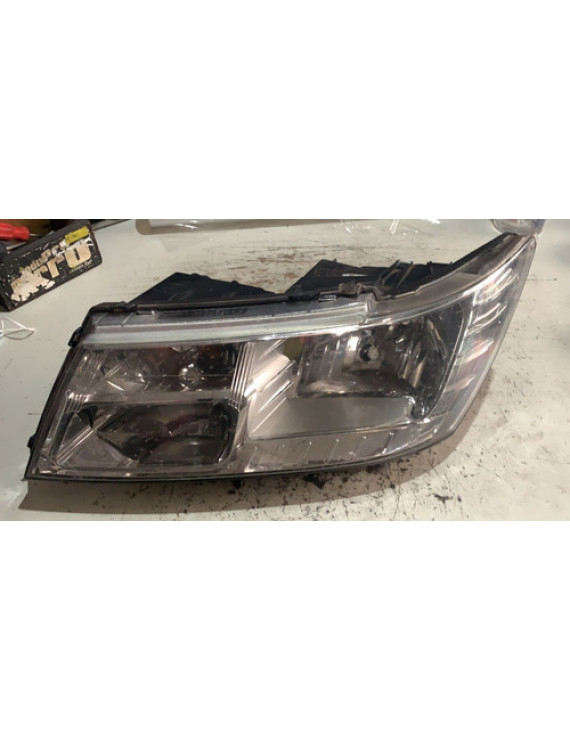 Farol Esquerdo Dodge Journey 2.7 2009 / Avaria
