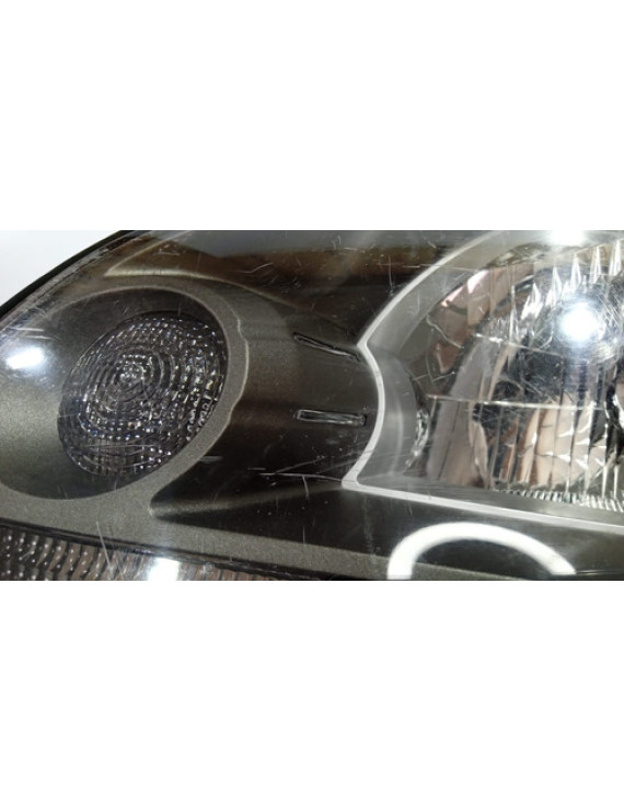 Farol Esquerdo Hyundai Tucson 2004 - 2016 Detalhe