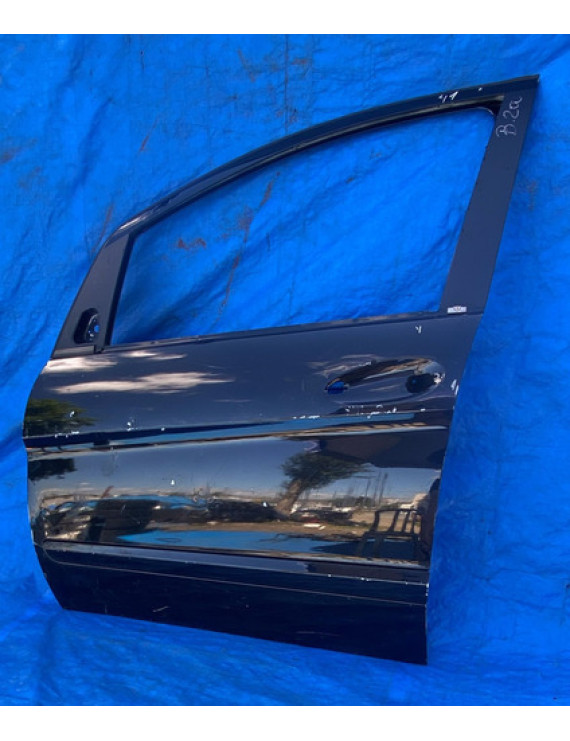 Porta Dianteira Esquerda Mercedes B200 2005 A 2011 Detalhe