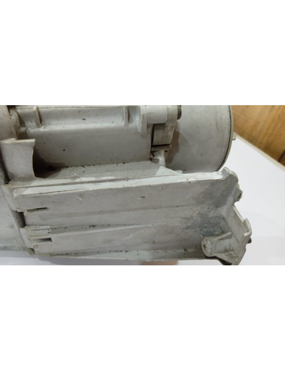 Farol Direita Mazda 626 1993 - 1997 / Detalhe
