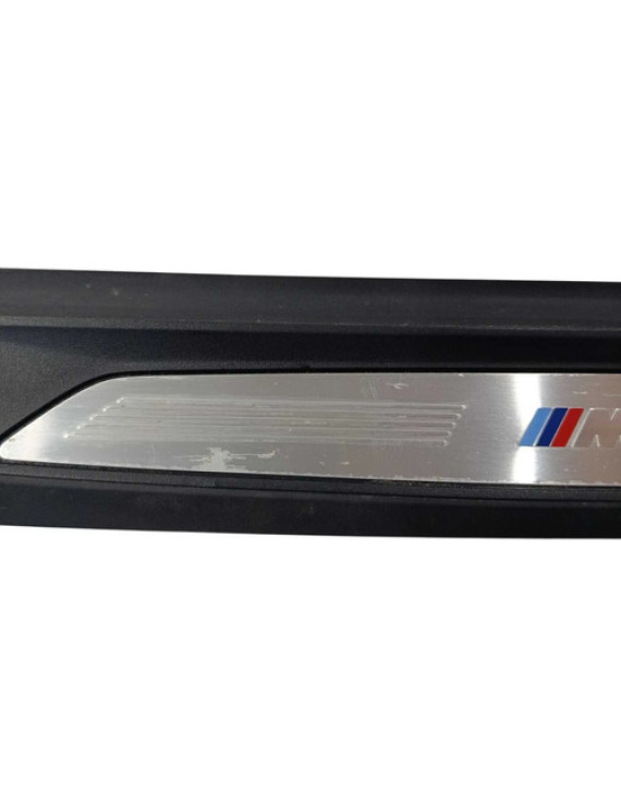 Soleira Porta Dianteira Direita Bmw 135i 2015 2016 Preto