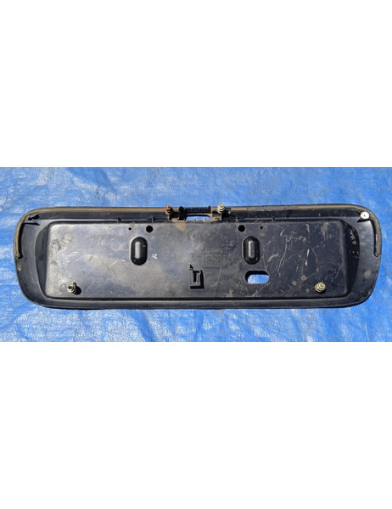 Moldura Placa Traseira Renault Megane 1995 - 1999 / Detalhe