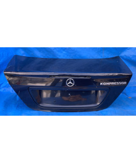 Tampa Traseira Mercedes C200 2001 A 2006 / Detalhe Preto
