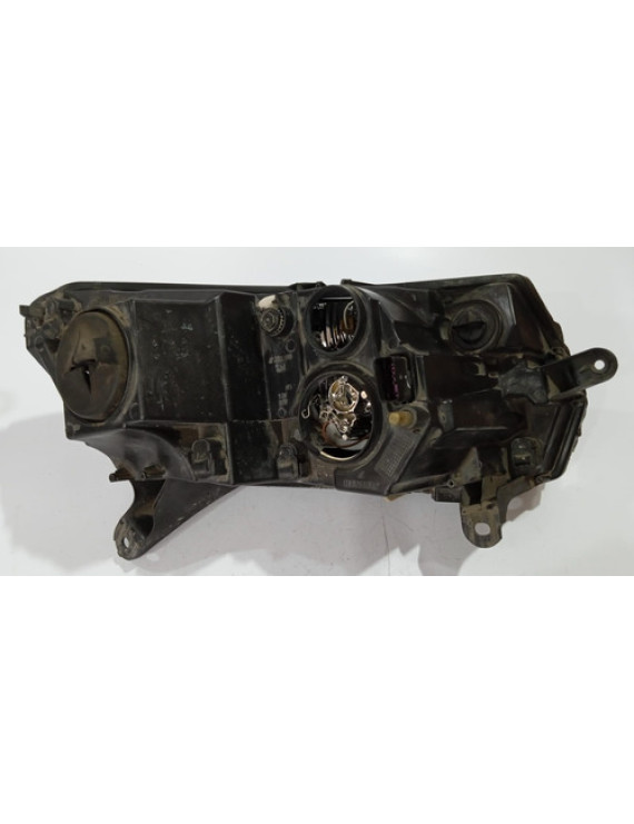 Farol Esquerdo Sandero 2015 - 2020 Detalhe