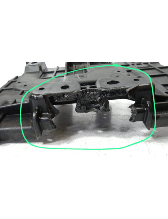 Suporte Caixa Bateria Cerato 2014 - 2018 Detalhe