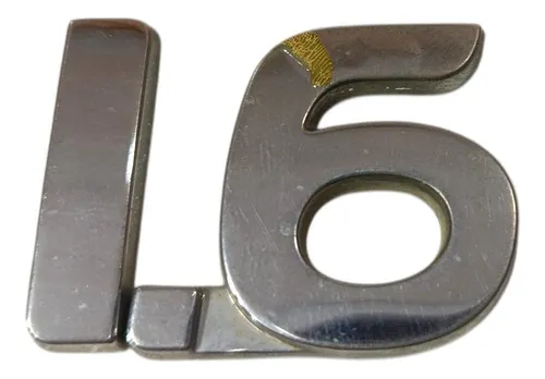 Emblema 1.6 Tampa Traseira Sandero 2008 - 2012 Prateado