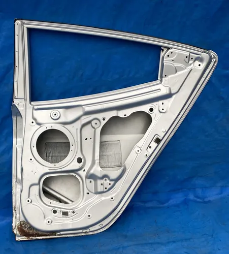 Porta Traseira Direita Veloster 2011 A 2018 / Recuperada Traseira Direita Prateado