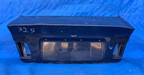 Tampa Traseira Sedan Bmw 325i 1999 A 2005 / Detalhe Preto