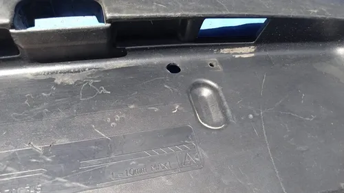 Moldura Placa Traseira Renault Megane 1995 - 1999 / Detalhe Preto