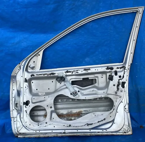 Porta Dianteira Direita C180 2001 A 2007 / Detalhe Dianteira Dirieito Prateado