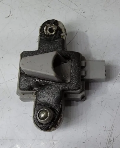 Sensor Espoleta Mercedes C200 C180 2011 / A2048210651 Prateado