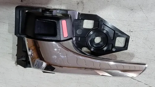 Maçaneta Interna Traseira Esquerda Toyota Rav4 2014 2015 Traseira Maçaneta Interna Traseira Esquerda Toyota Rav4 2014 2015 Traseira