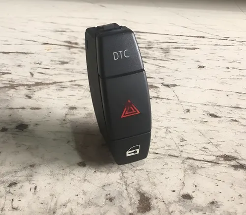 Botão Dtc Pisca Alerta Bmw 118i 2010 / Detalhe Preto