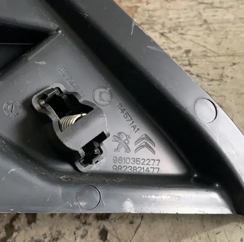 Acabamento Porta Malas Esq. Peugeot 3008 2019 9810352277
