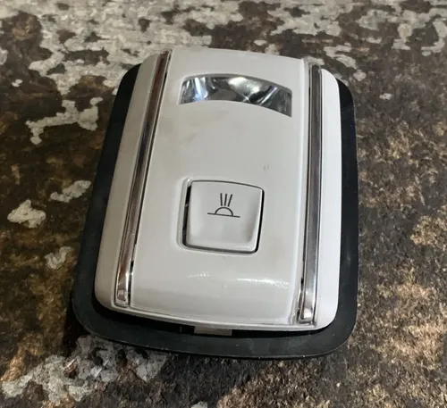 Luz Cortesia Lateral Esquerda C4 Picasso 2019 Luz Cortesia Lateral Esquerda C4 Picasso 2019