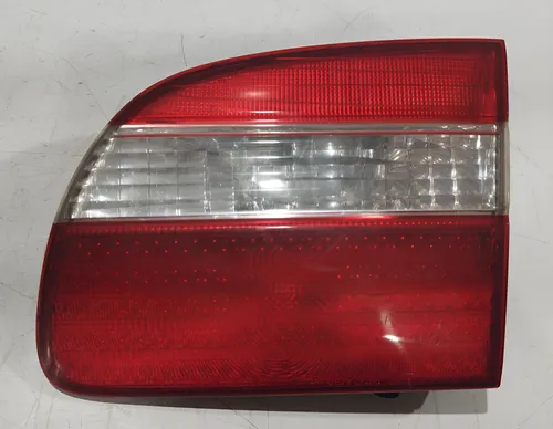 Lanterna Direita Tampa Corolla 1999 2000 2001 2002 Direito/passageiro Vermelho