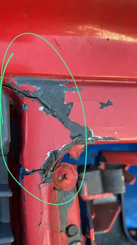 Parachoque Dianteiro Bmw E36 323 325 1992 A 1999 / Detalhe Vermelho