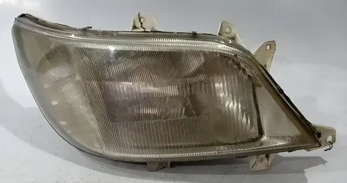 Farol Direito Mercedes Sprinter 2001 2002 2003 / Detalhe Direito Farol Direito Mercedes Sprinter 2001 2002 2003 / Detalhe Direito