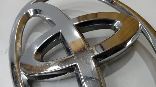 Emblema Grade Dianteira Toyota Corolla 2.0 2016 / Avaria