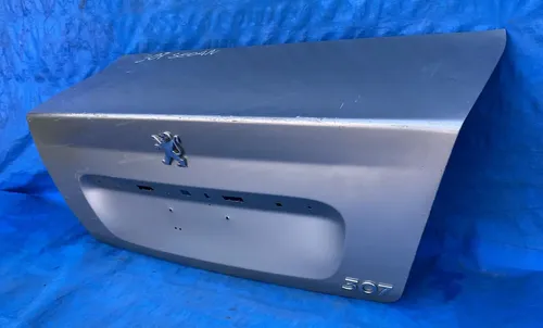 Tampa Traseira Peugeot 307 Sedan 2003 A 2012 / Detalhe Prateado