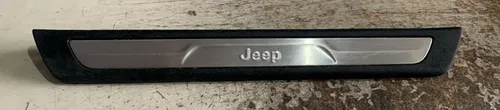 Soleira Porta Dianteira Direita Grand Cherokee 2015 Soleira Porta Dianteira Direita Grand Cherokee 2015