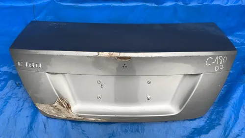 Tampa Traseira Mercedes C180 2008 A 2014 / Detalhes Prateado
