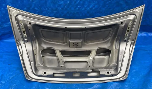 Tampa Traseira Mercedes C180 2008 A 2014 / Detalhes Prateado