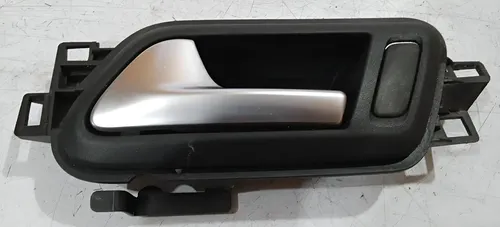 Maçaneta Interna Traseira Esquerda Amarok 2011 - 2015 Traseira