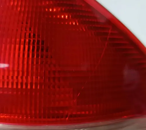 Lanterna Direita Mercedes C320 2001 - 2005 Detalhe  Direito/passageiro Vermelho