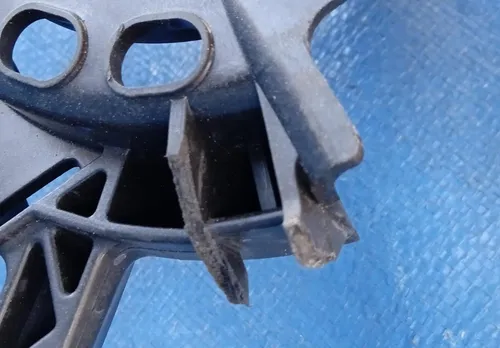 Defletor Ventoinha Sandero 2015 - 2021 / Detalhe