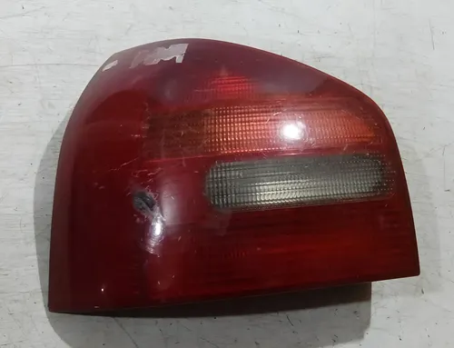 Lanterna Esquerda Audi A3 1996 1997 1998 1999    Esquerdo Vermelho